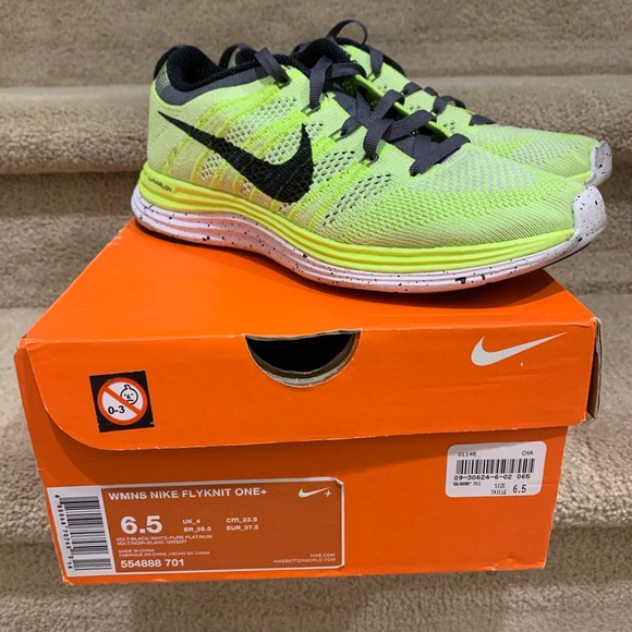 Brand New NIKE Flyknit One size 6.5 - Picture 2 of 5